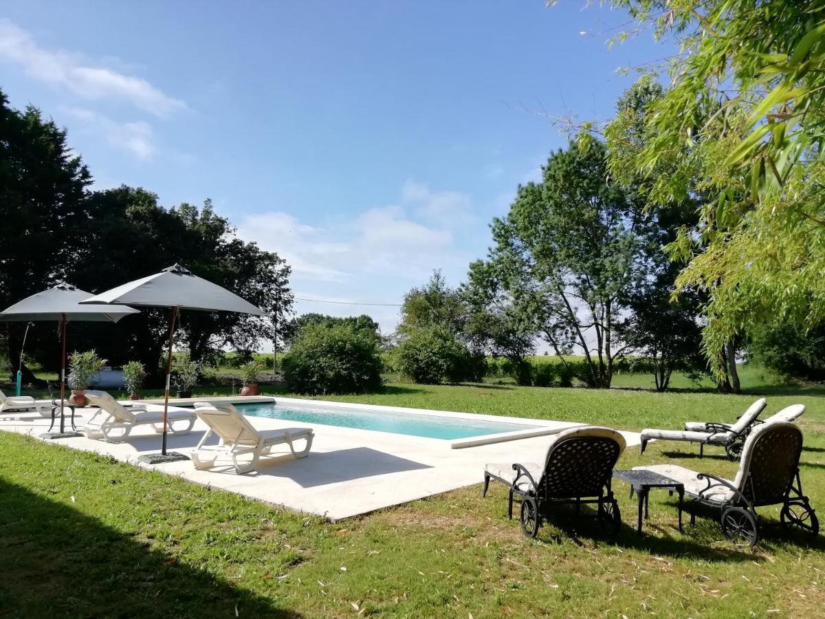 Chateau Des Salles Saint-Fort-sur-Gironde Eksteriør bilde