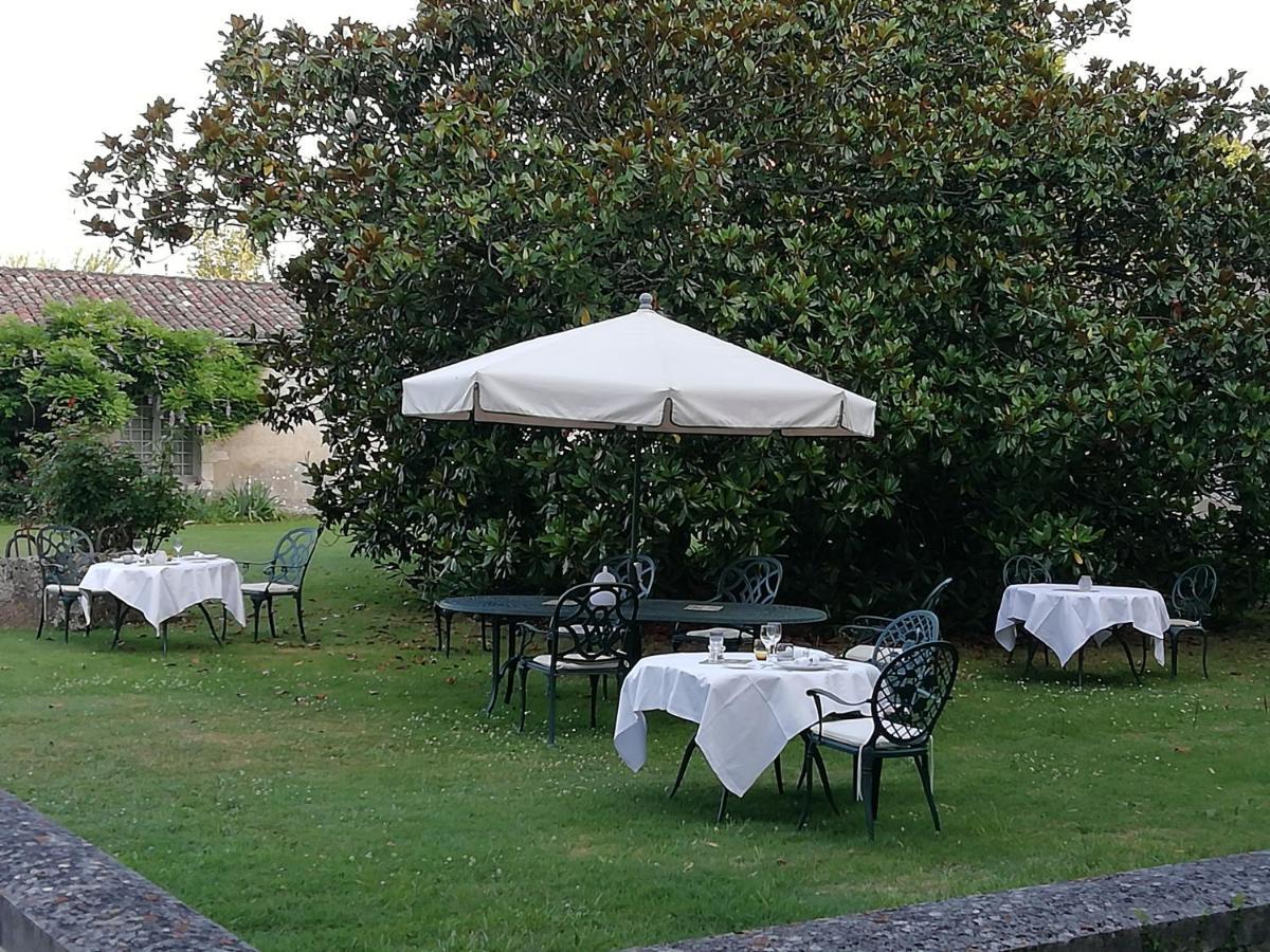 Chateau Des Salles Saint-Fort-sur-Gironde Eksteriør bilde